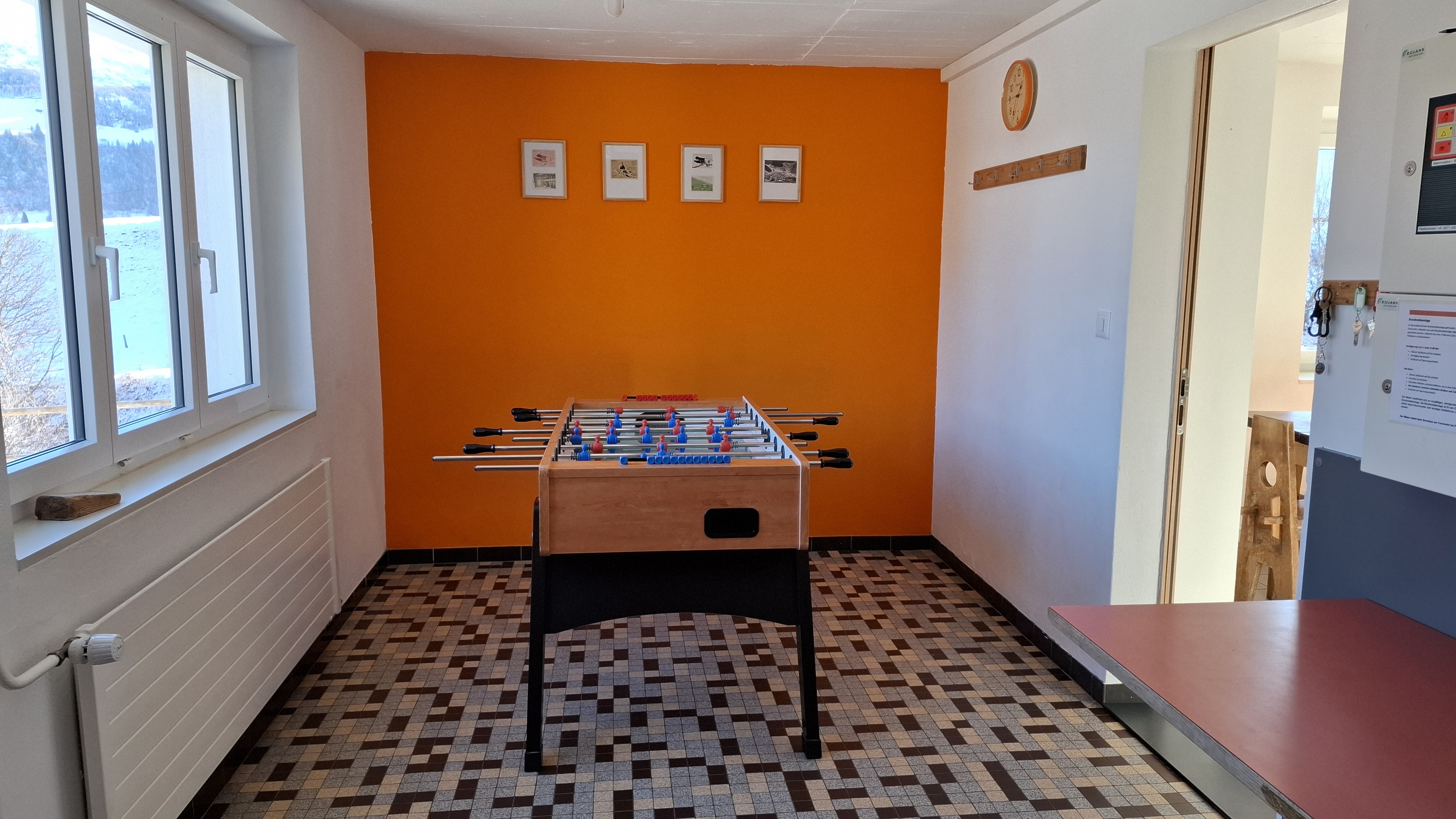 Eingangsbereich mit Töggelikasten